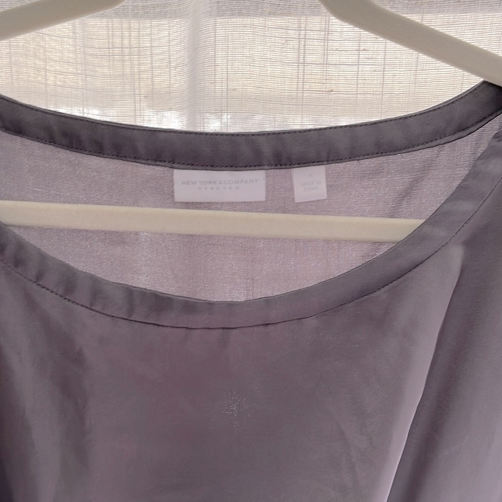 Woman’s New York & Company stretch blouse - Picture 5 of 10